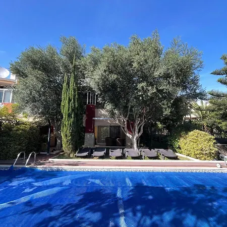 Holiday home With Private Pool And Beautiful Garden *