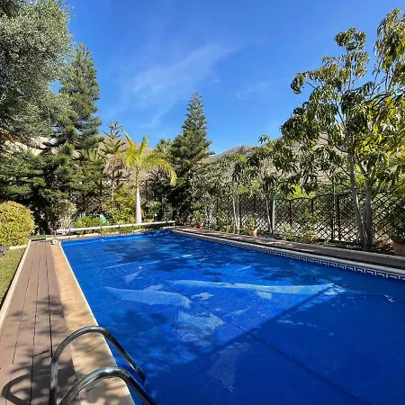 With Private Pool And Beautiful Garden *