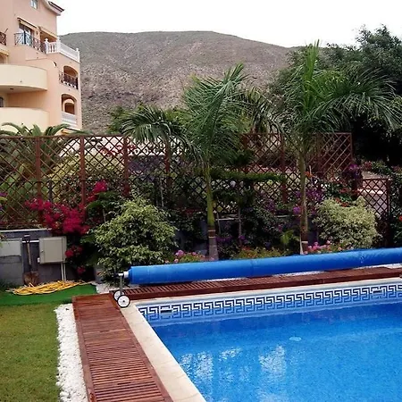 With Private Pool And Beautiful Garden 펜션 *