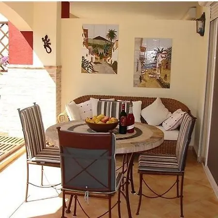 With Private Pool And Beautiful Garden 펜션 *