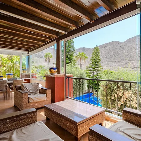 With Private Pool And Beautiful Garden *