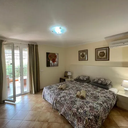 With Private Pool And Beautiful Garden Сasa de vacaciones Los Cristianos (Tenerife)
